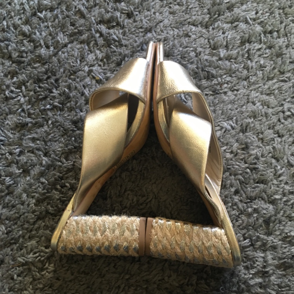 White House Black Market Gold Metallic Criss Cross Slides 6.5 Stunning - Picture 2 of 5